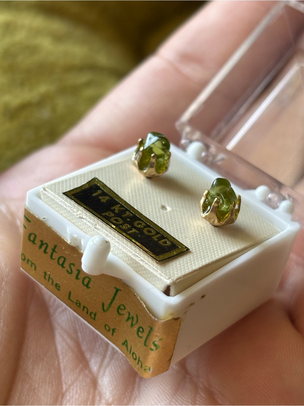 Vintage 14K gold olivine Hawaiian deadstock 1970s earring studs